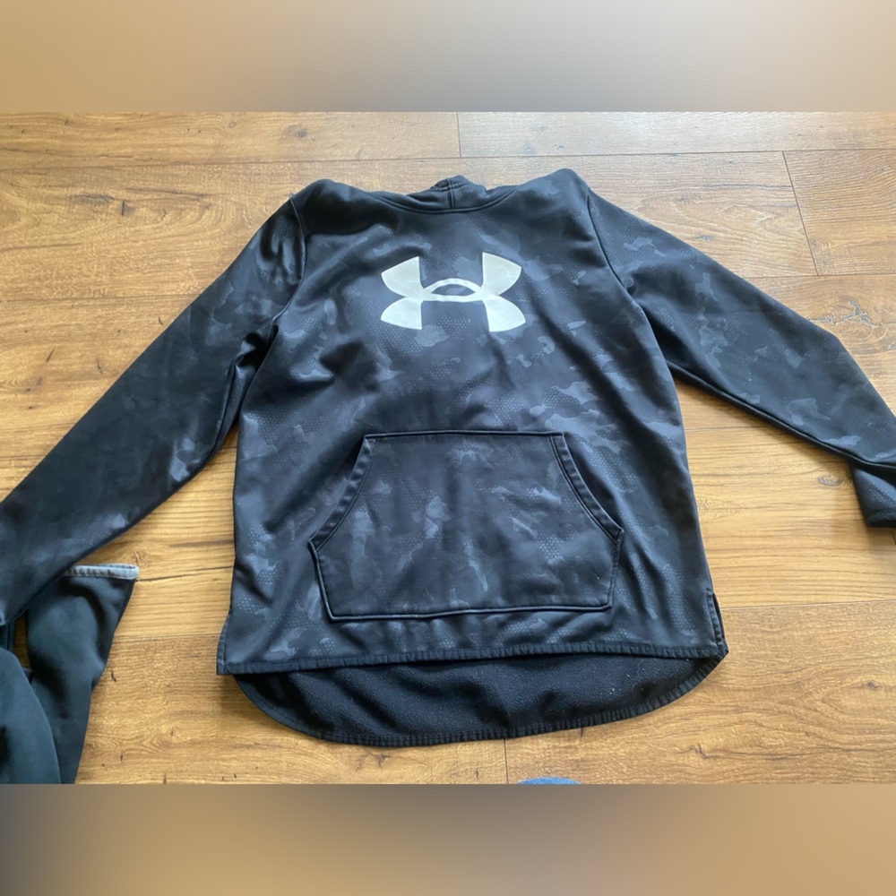 Under Armour YXL hoodie